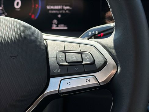 New 2026 Volkswagen Tiguan SE FWD image 17