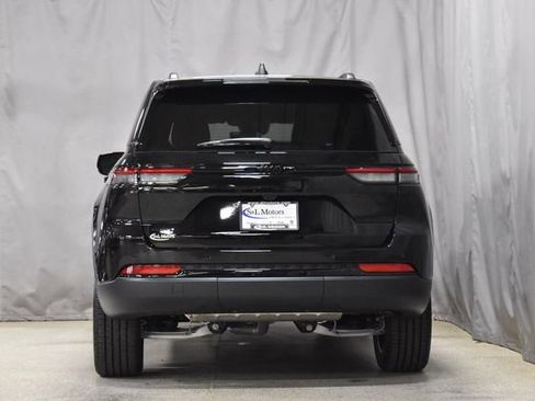 New 2025 Jeep Grand Cherokee Altitude w/ Trailer Tow Package image 8