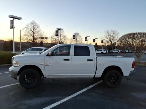 Used 2022 RAM 1500 Classic SLT AWD/4WD image 8