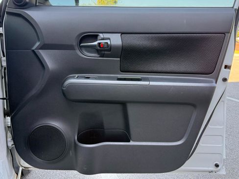 Used 2009 Scion xB FWD image 18