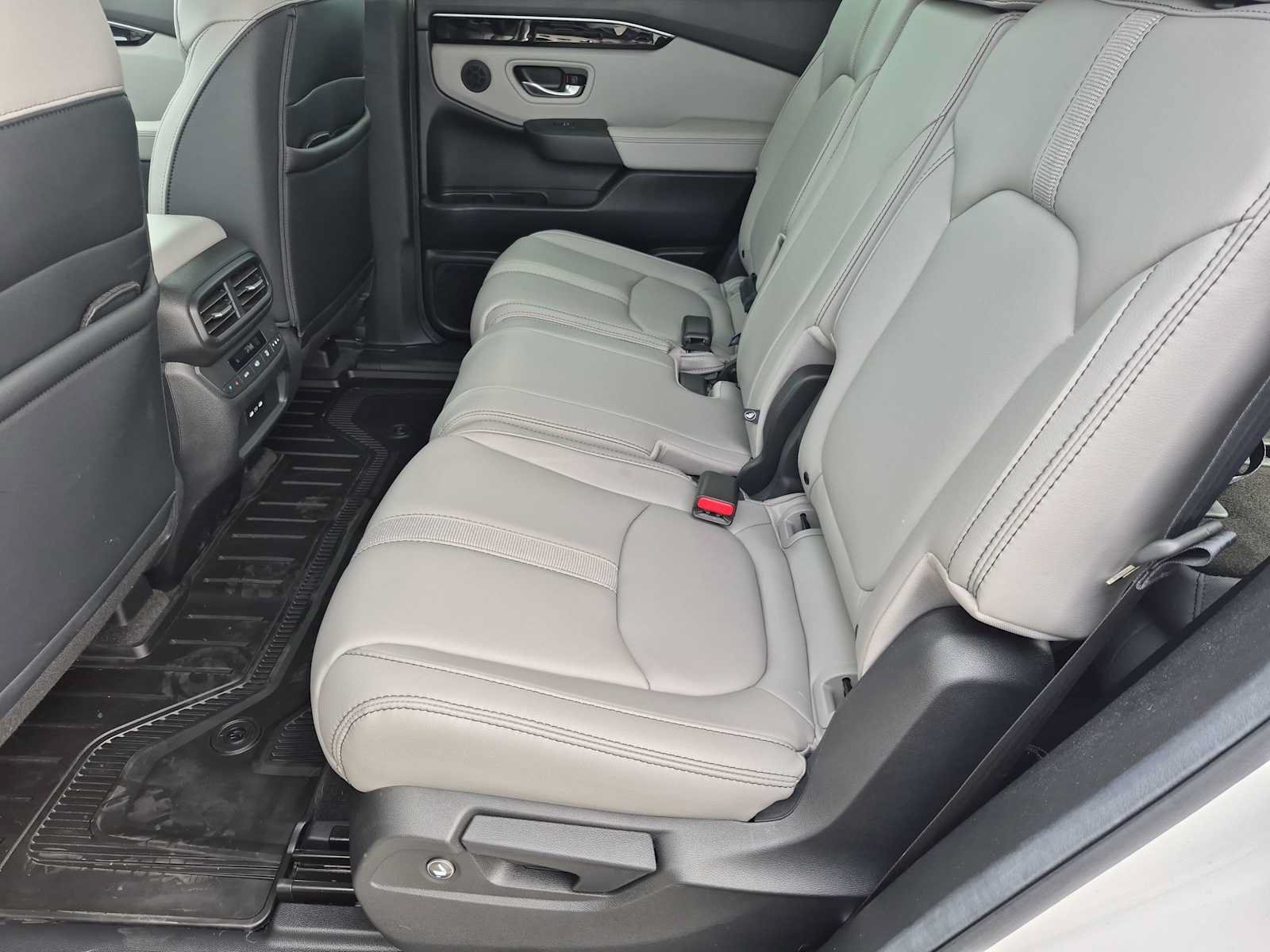 Certified 2025 Honda Pilot Touring image 19