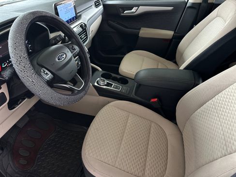 Used 2020 Ford Escape SE image 9