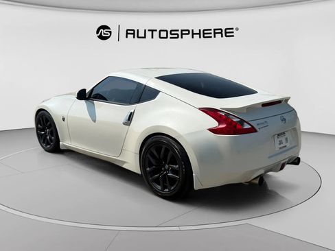 Used 2016 Nissan 370Z Coupe RWD image 7