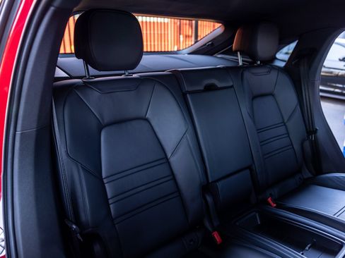 Certified 2024 Porsche Cayenne S AWD/4WD image 36