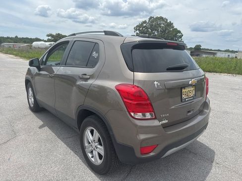 Used 2021 Chevrolet Trax LT w/ Driver Confidence Package FWD image 10