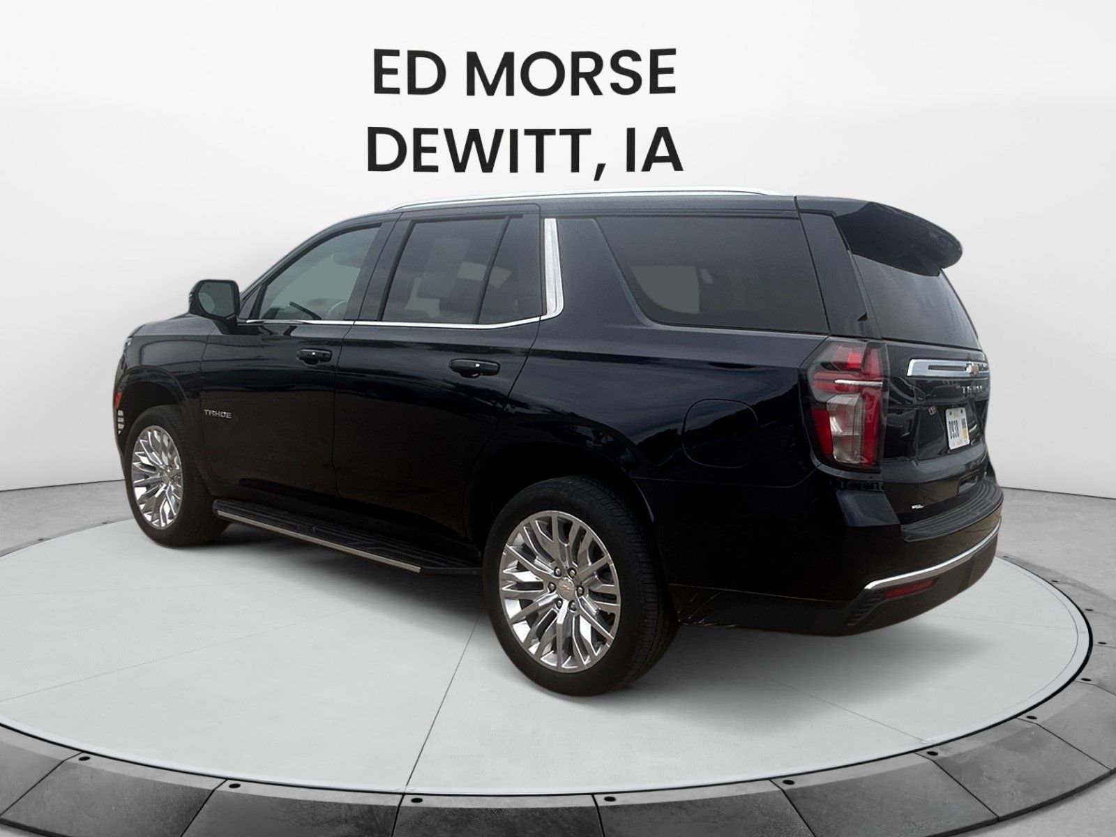 Used 2023 Chevrolet Tahoe LT w/ Luxury Package AWD/4WD image 3