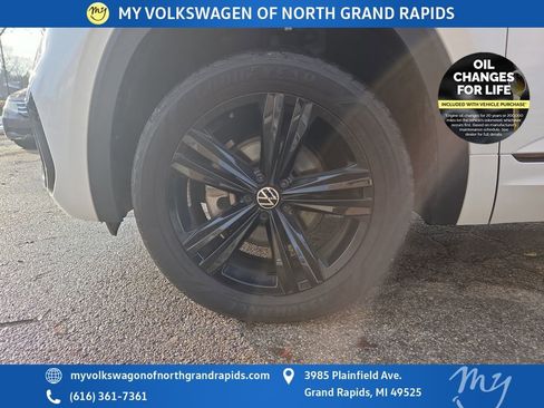 Used 2023 Volkswagen Atlas Cross Sport SEL R-Line image 33