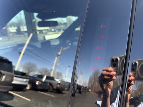 Used 2020 Ford Explorer Platinum w/ Premium Technology Package image 17