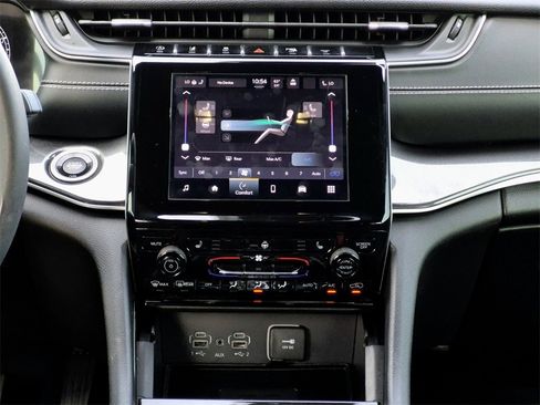 Used 2023 Jeep Grand Cherokee Altitude image 35