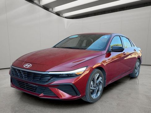 Used 2025 Hyundai Elantra Blue image 1