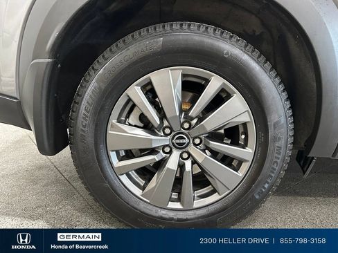 Used 2022 Nissan Pathfinder SV AWD/4WD image 10