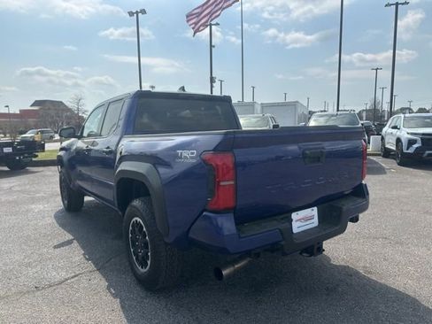 Used 2025 Toyota Tacoma TRD Off-Road AWD/4WD image 5