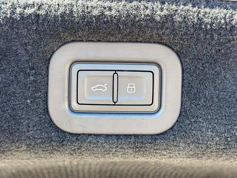 Used 2024 Bentley Flying Spur W12 image 14