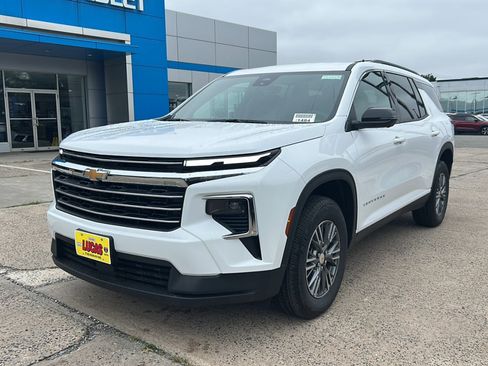 New 2026 Chevrolet Traverse LT w/ Driver Confidence Package AWD/4WD image 4