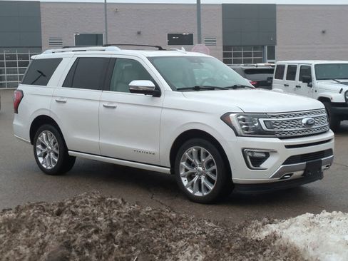 Used 2019 Ford Expedition Platinum image 2