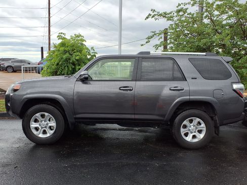 Used 2023 Toyota 4Runner SR5 Premium w/ Moonroof Package AWD/4WD image 24