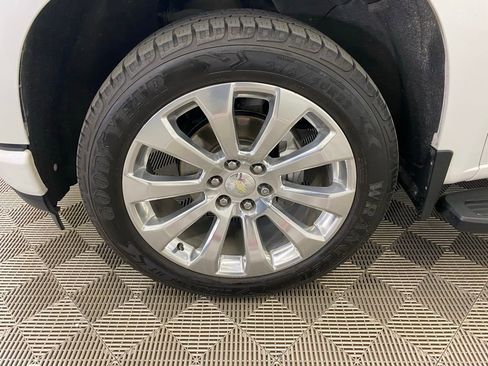 Used 2022 Chevrolet Silverado 1500 High Country w/ Technology Package image 6