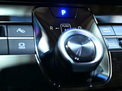 Used 2025 Subaru Solterra Premium w/ Premium Package image 29