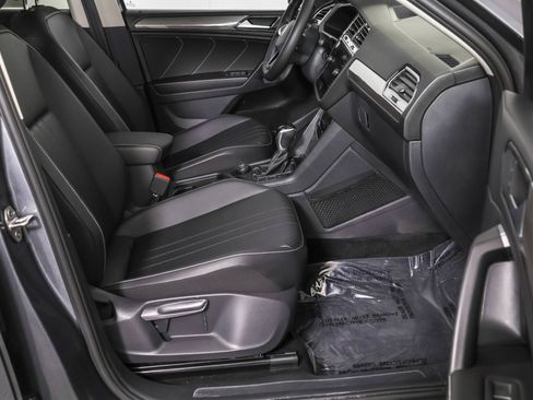 Certified 2023 Volkswagen Tiguan SE w/ Panoramic Sunroof Package AWD/4WD image 45