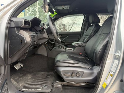 Used 2024 Toyota Tacoma TRD Sport w/ TRD Sport Upgrade Package image 19