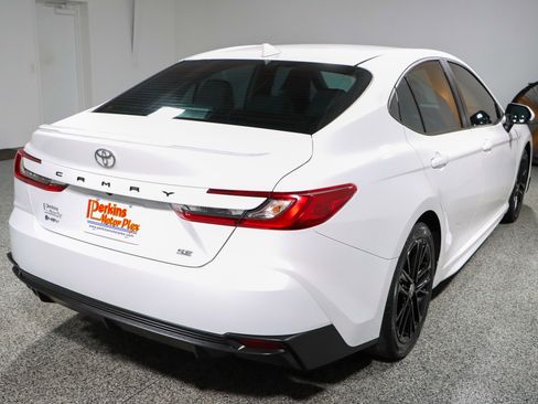 Used 2025 Toyota Camry SE FWD image 7