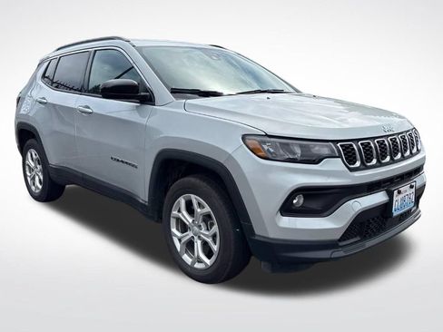 Used 2024 Jeep Compass Latitude AWD/4WD image 4