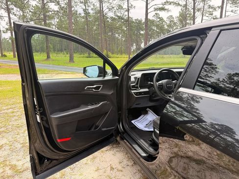 Used 2024 Kia Sportage LX AWD/4WD image 10