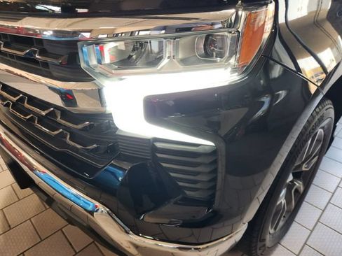 Used 2024 Chevrolet Silverado 1500 LT RWD image 7