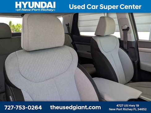 Certified 2025 Hyundai Palisade SE FWD image 6