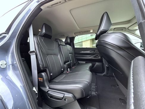 Used 2023 INFINITI QX60 Sensory w/ Vision Package AWD/4WD image 18