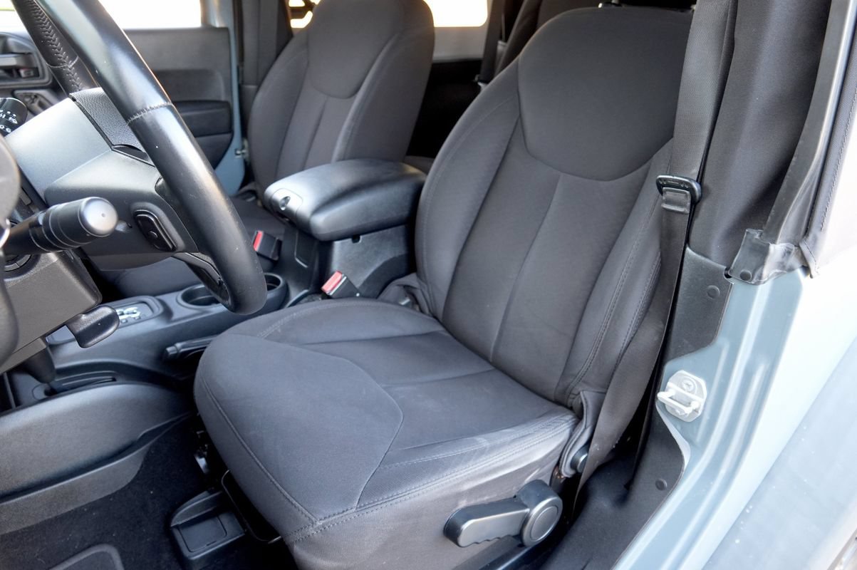 Used 2015 Jeep Wrangler Sport AWD/4WD image 6