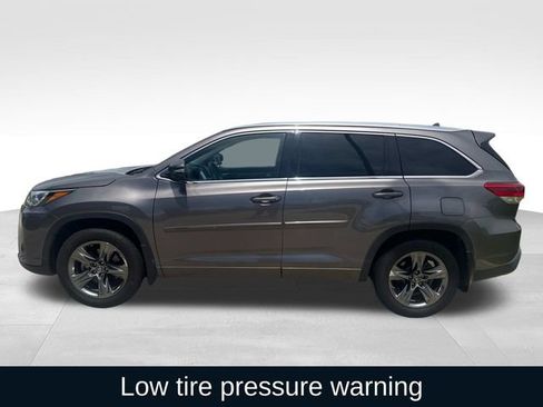 Used 2018 Toyota Highlander Limited Platinum FWD image 6