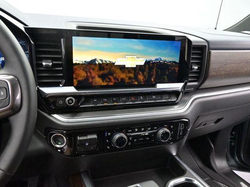 Used 2026 Chevrolet Silverado 1500 High Country AWD/4WD image 19
