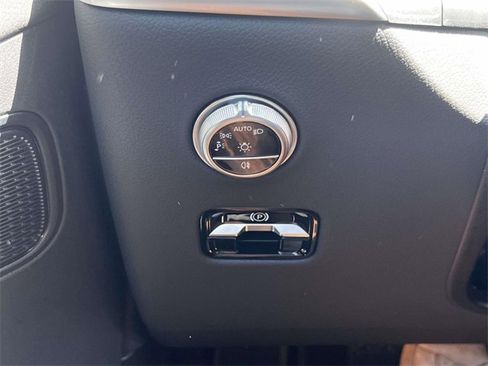 Used 2025 Mercedes-Benz GLC 350e 4MATIC image 20