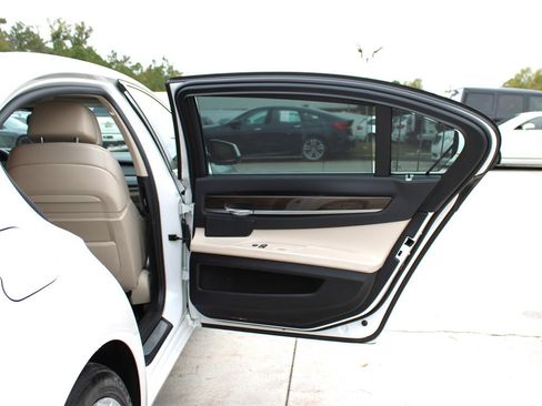 Used 2012 BMW 750Li xDrive image 34