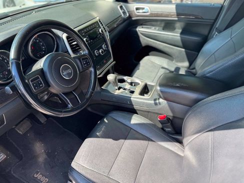 Used 2011 Jeep Grand Cherokee Laredo AWD/4WD image 8