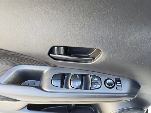 Used 2021 Nissan Kicks S FWD image 17