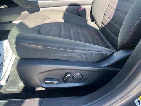 Used 2020 Ford Fusion SE FWD image 21