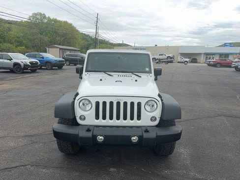 Used 2018 Jeep Wrangler Unlimited Sport S AWD/4WD image 2