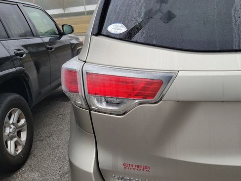 Used 2014 Toyota Highlander XLE image 22