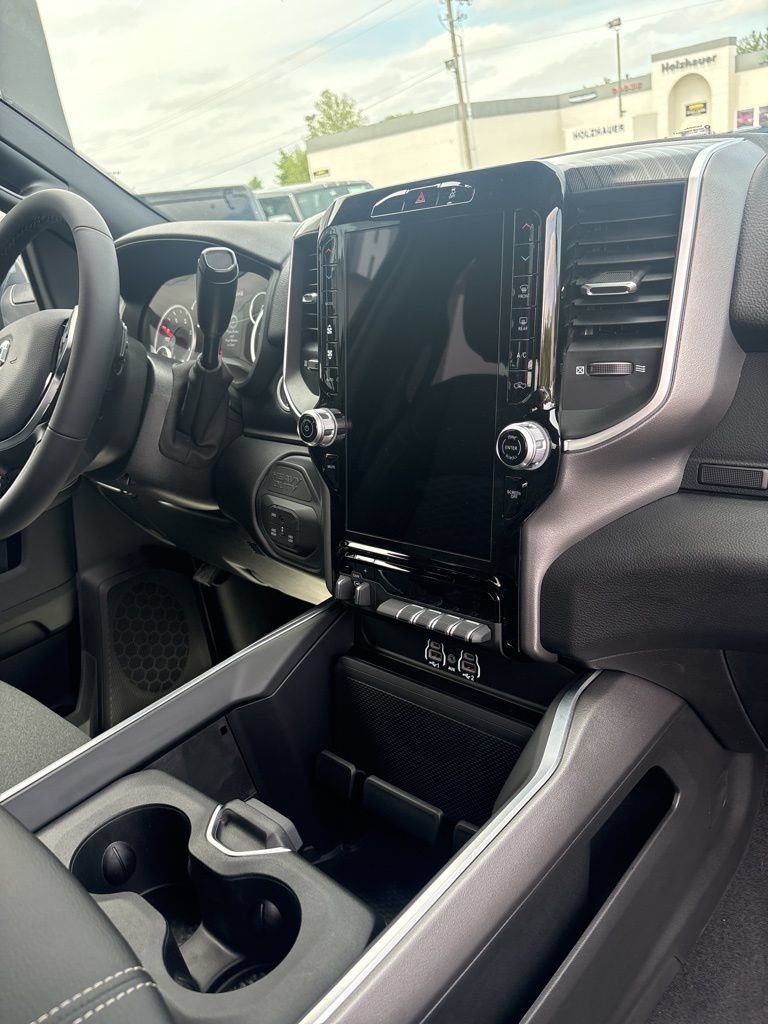New 2026 RAM 3500 Big Horn AWD/4WD image 27