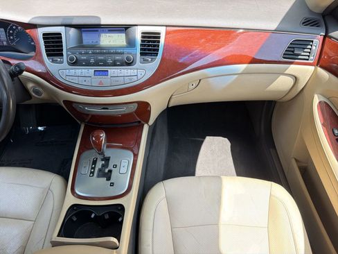 Used 2012 Hyundai Genesis 3.8 RWD image 18