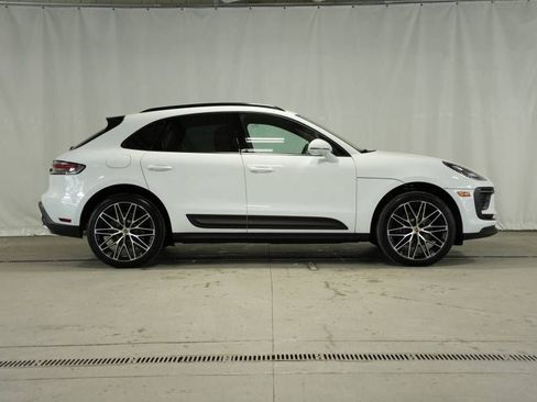 Certified 2025 Porsche Macan AWD/4WD image 8