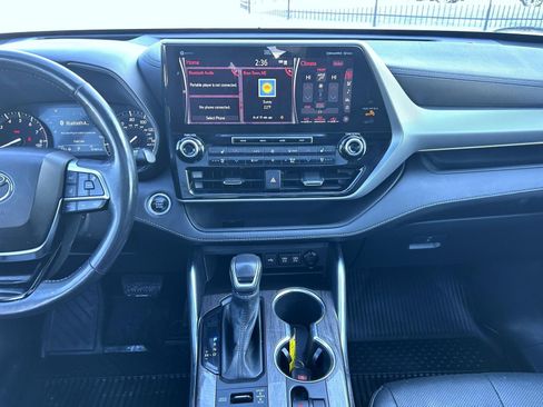 Used 2021 Toyota Highlander Platinum image 12