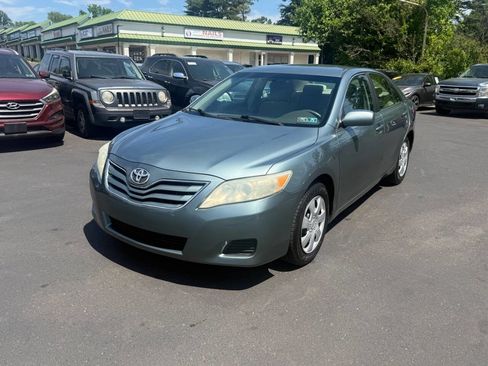 Used 2010 Toyota Camry LE FWD image 5