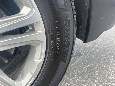 Used 2024 GMC Terrain SLE image 27