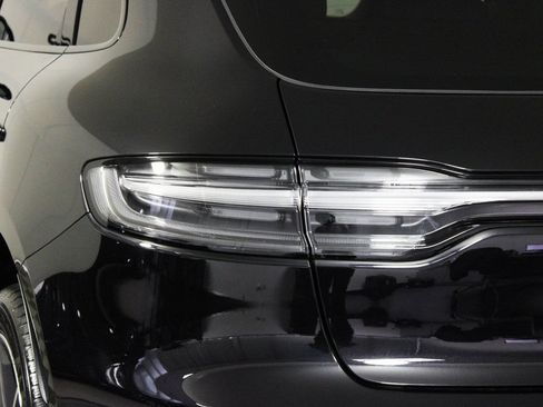 Certified 2026 Porsche Macan AWD/4WD image 12