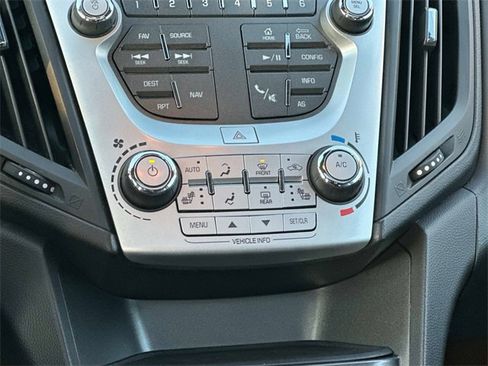 Used 2017 Chevrolet Equinox Premier w/ Enhanced Convenience Package image 4