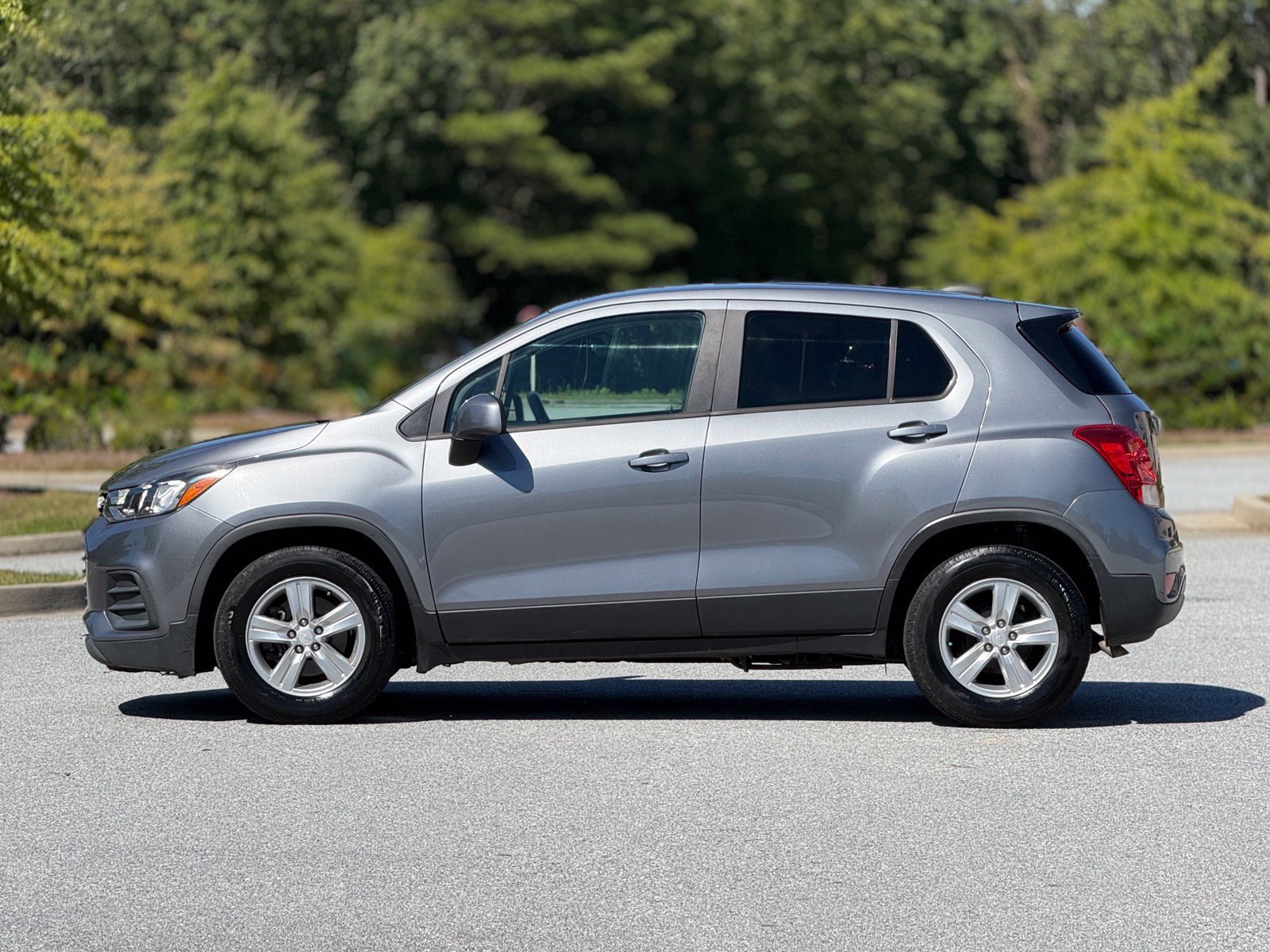 Used 2020 Chevrolet Trax LS w/ Tint and Cruise Package FWD image 9