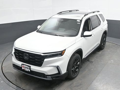 New 2025 Honda Pilot Touring image 34